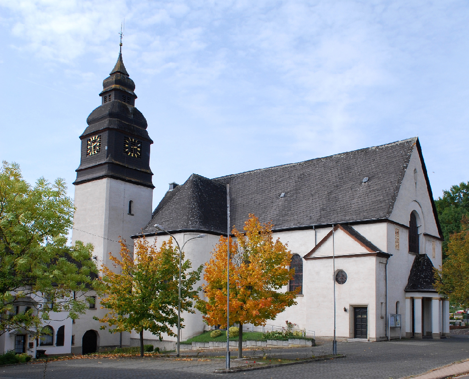 Foto: Pfarrkirche St. Johannes der Täufer Piesbach, Außenansicht, Dieter Lorig
